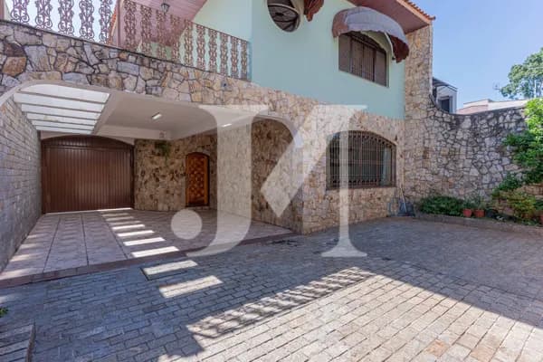 Casa sobrado de Padrão de 406m², 5 Dormitórios sendo 1 Suíte e 8 Vagas na Vila Carrão.
