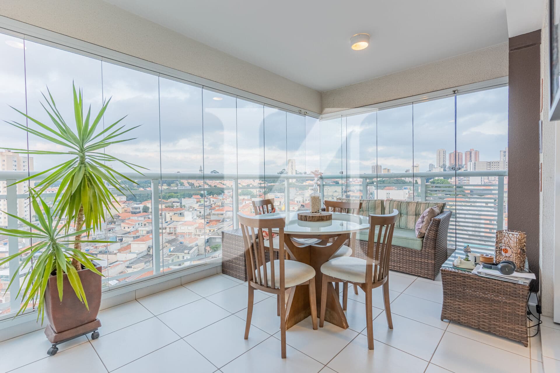 Apartamento Padrão de 65m², 02 Dormitórios sendo 01 Suíte e 02 Vagas no Condomínio Ares da Praça.