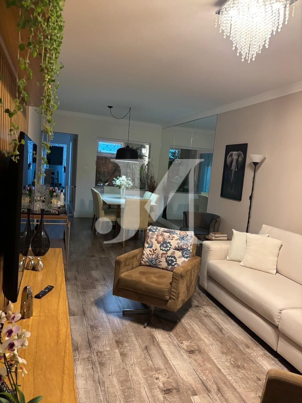 Casa Sobrado de 300m², 3 Dormitórios com 1 Suíte e 4 Vagas no Jardim Textil.🏢