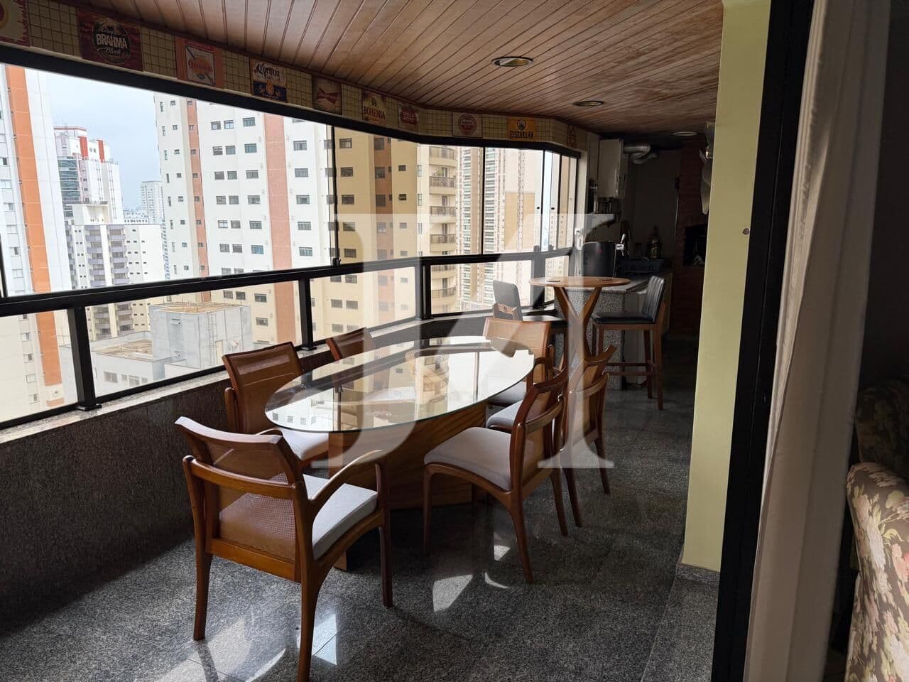 Apartamento de 240m², 4 Suítes e 4 Vagas no Condomínio Edifício Morangatu - Vila Regente Feijó.
