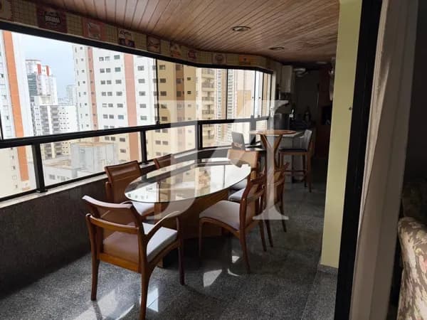Apartamento de 240m², 4 Suítes e 4 Vagas no Condomínio Edifício Morangatu - Vila Regente Feijó.