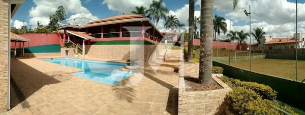 Chácara de 2.000m², 5 Dormitórios sendo 3 Suítes e 10 Vagas no Condomínio Residencial Vista Verde - Batatuba 🏢