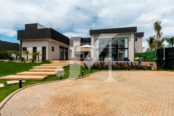 Casa sobrado de Alto Padrão de 1.500m², 8 Suítes e 10 Vagas no conceituado Bairro de Pardinho - Botucatu.