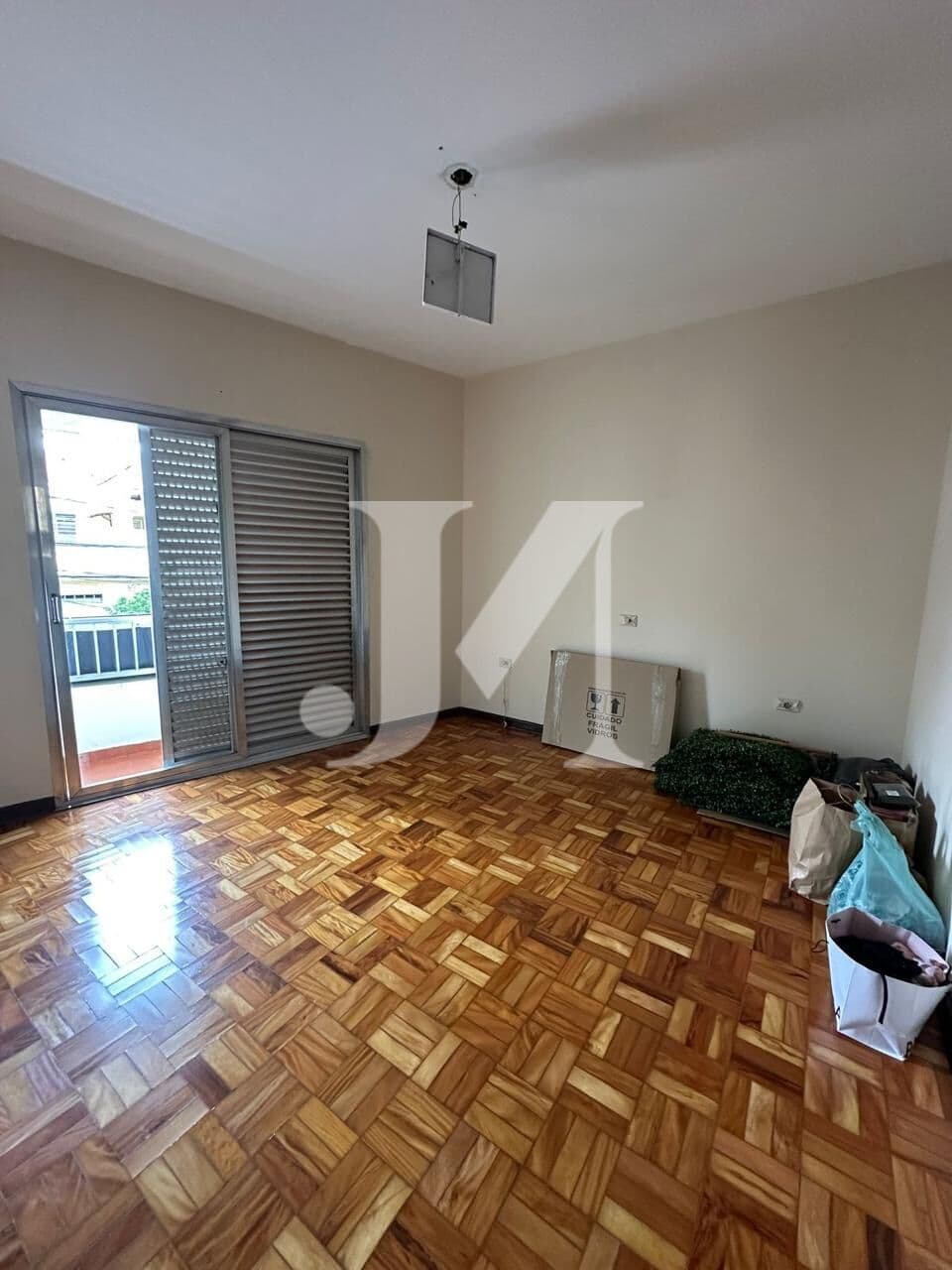 Casa Mista de 156m²,02 Dormitórios sendo 01 Suíte, 01 Vaga e 04 Salas Comercias na Vila Formosa.