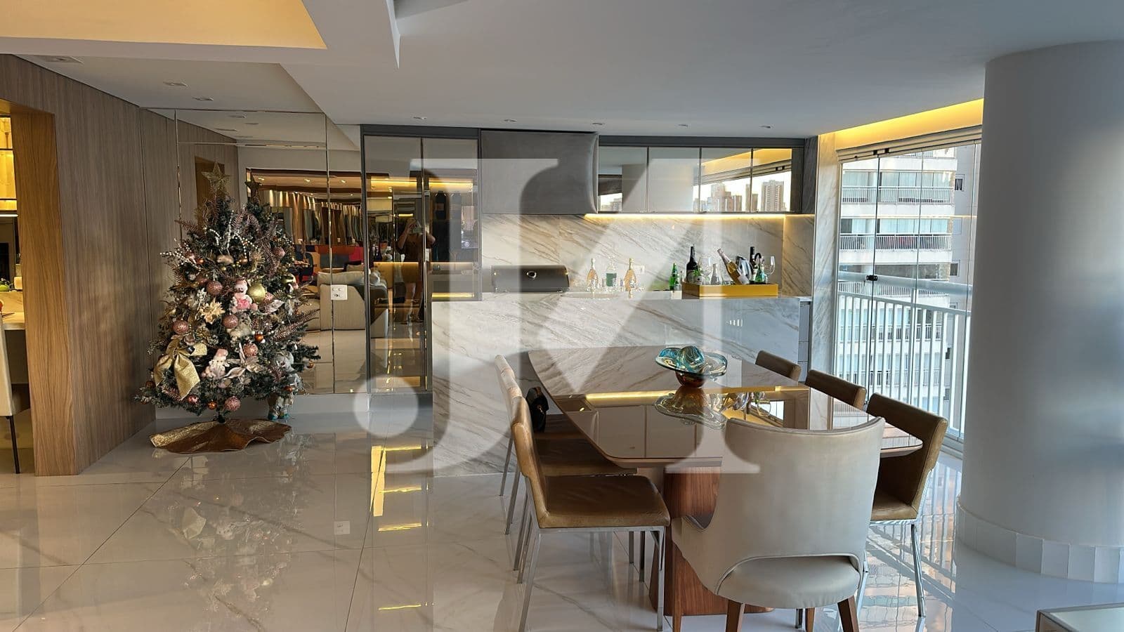 Apartamento Alto Padrão de 242m², 4 Suítes, Sala 3 ambientes e 4 Vagas no Condomínio Praça das Águas - Tatuapé. 🏢