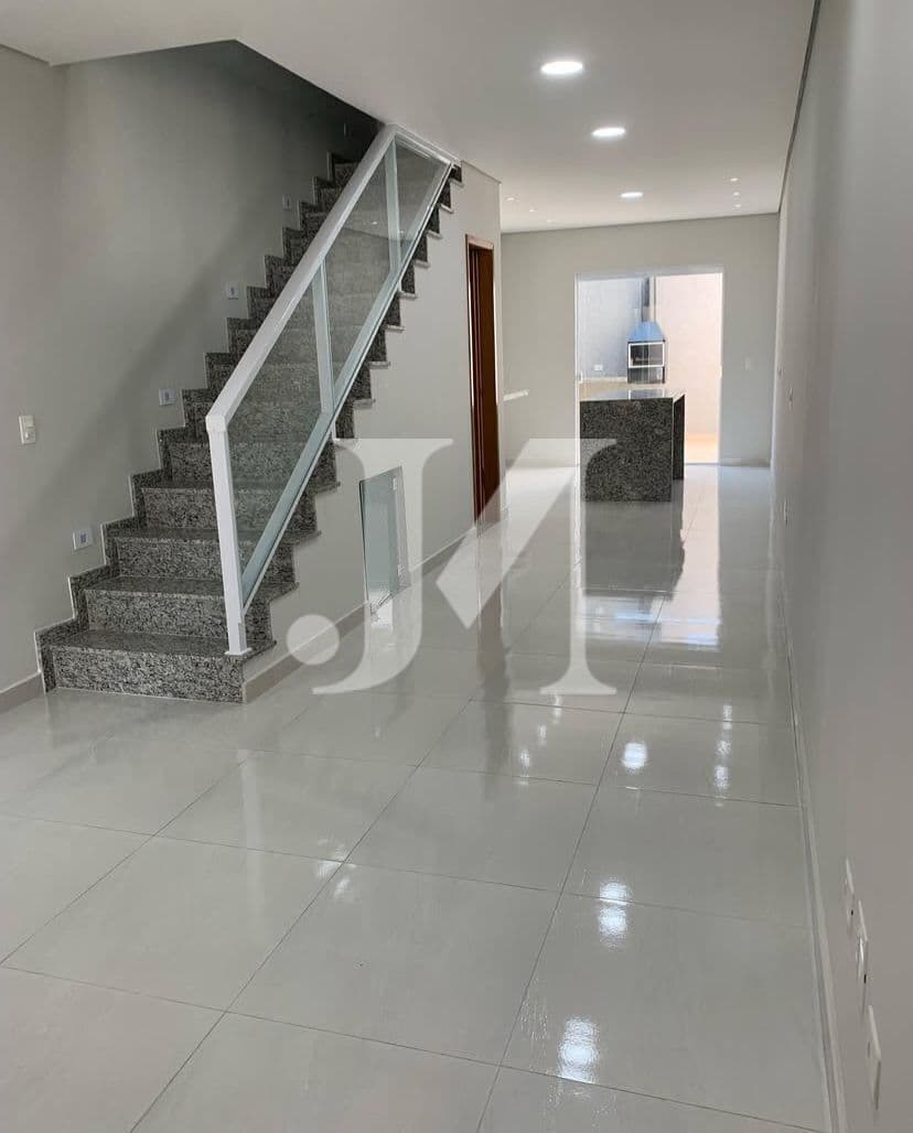 Casa Sobrado Padrão - Novo de 106m², 3 Dormitórios e 1 suíte e 4 Vagas no Vila Santa Isabel. 🏢