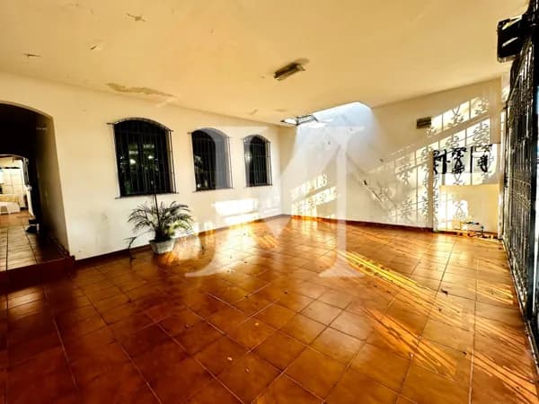 Casa sobrado de 344m², 3 Dormitórios sendo 2 Suítes, 3 Vagas mais duas casas nos fundos de 1 dormitório no Tatuapé.