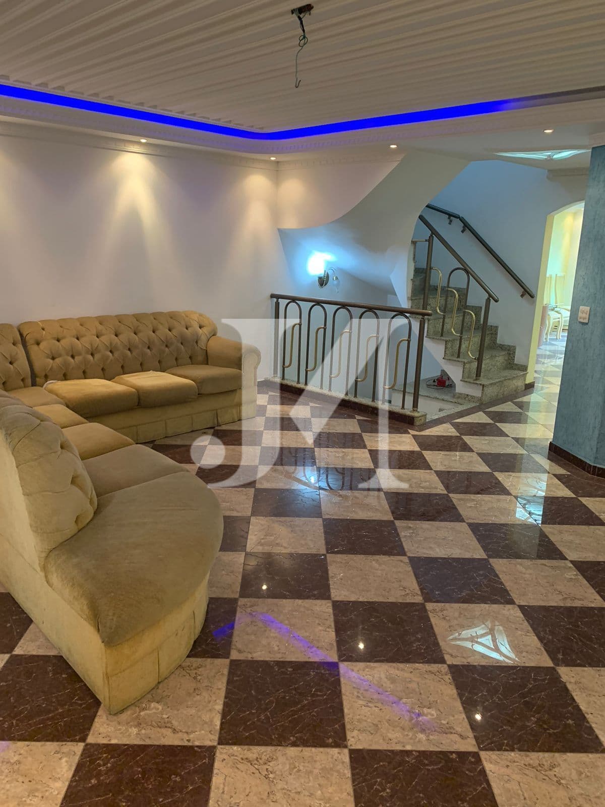 Casa sobrado de 330m² com 4 Dormitórios, 1 Suíte com Hidro e 8 vagas de garagem - Vila Antonieta 🏢