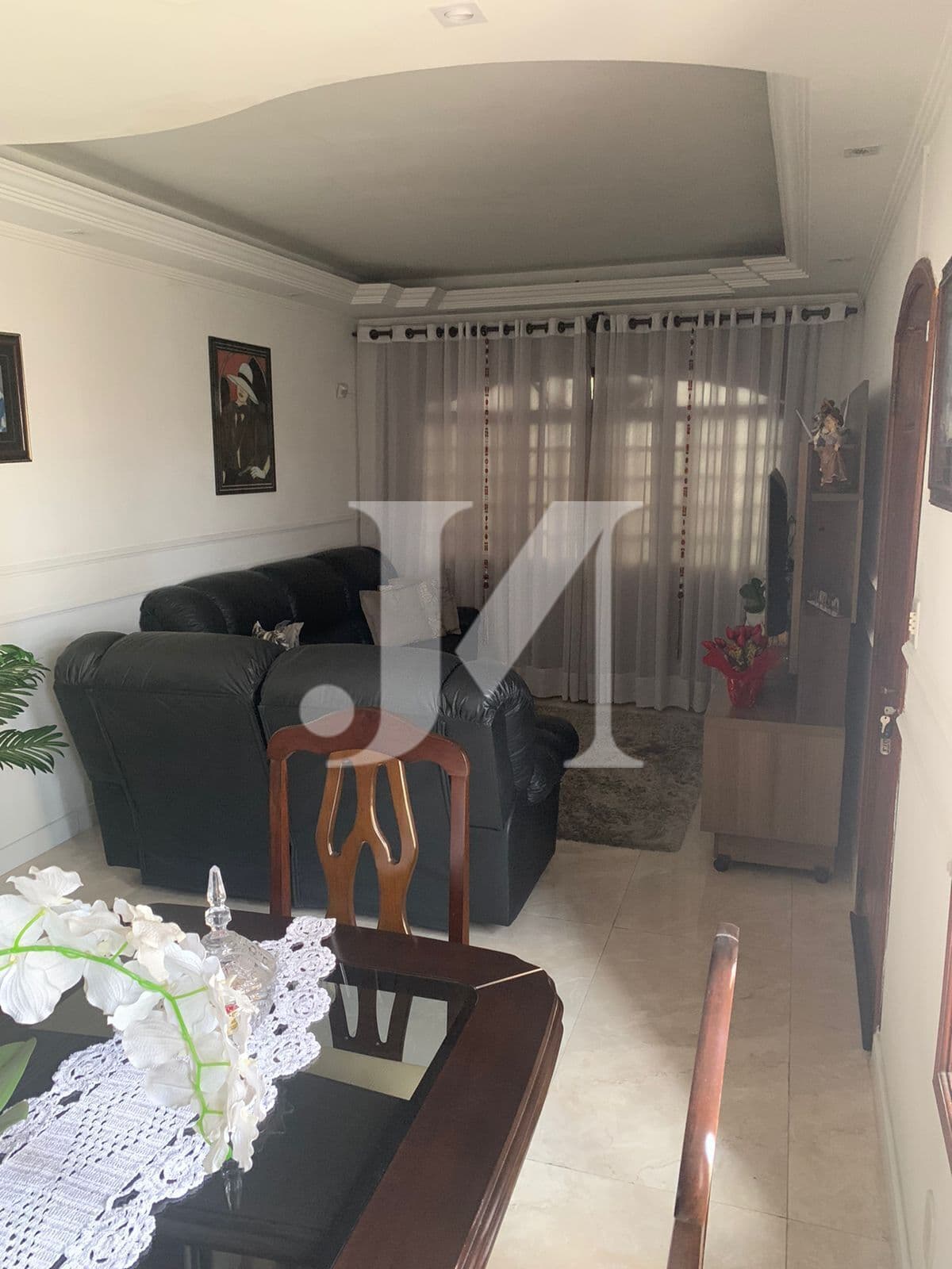 Casa Sobrado de 240m², 3 Dormitórios com 1 Suíte e 2 Vagas