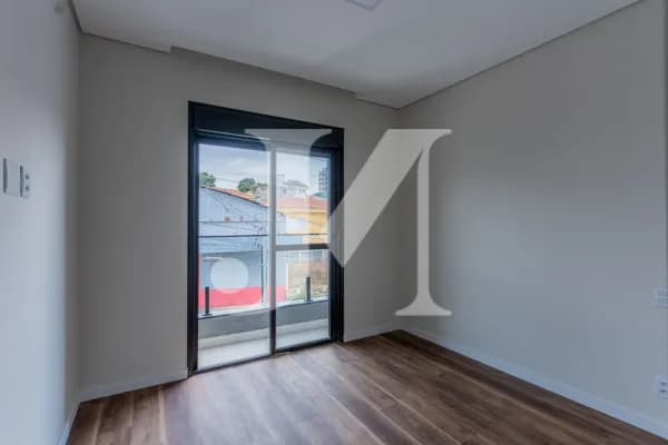 Casa Sobrado de 140m², 3 Dormitórios sendo 01 suíte e 05 Vagas na Vila Carrão.