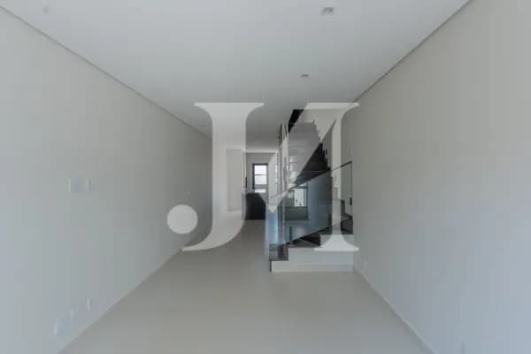 Casa Sobrado de 140m², 3 Dormitórios sendo 01 suíte e 05 Vagas na Vila Carrão.