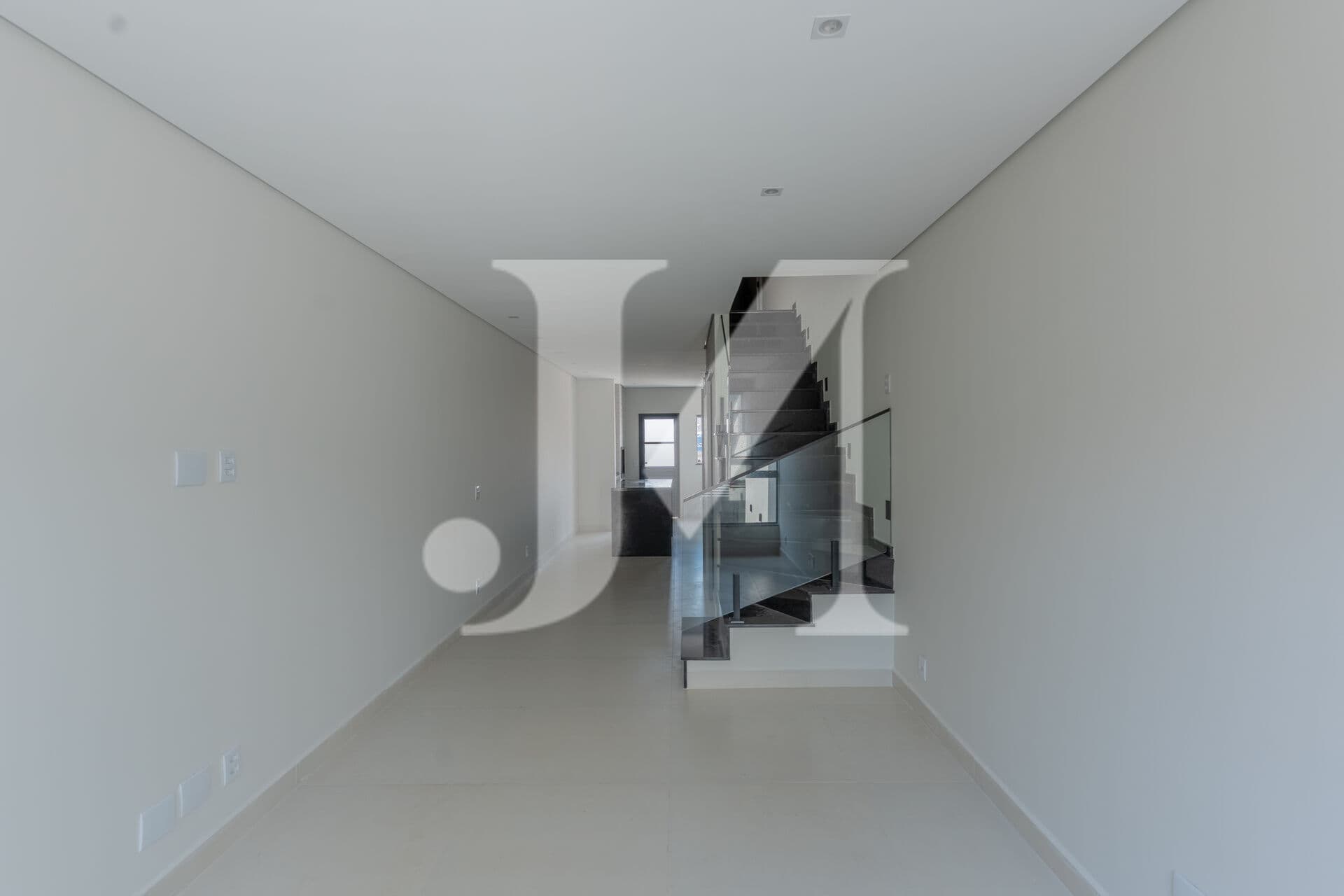 Casa Sobrado de 140m², 3 Dormitórios sendo 01 suíte e 05 Vagas na Vila Carrão.