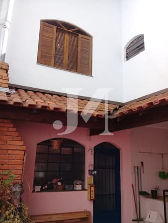 Sobrado de 146m², 4 Dormitórios com 1 Suíte e 1 Vaga de Garagem