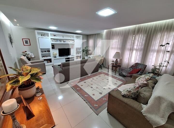 Sobrado Padrão de 270m², 3 Dormitórios, sendo 1 Suíte e 3 Vagas na Vila Carrão 🏢