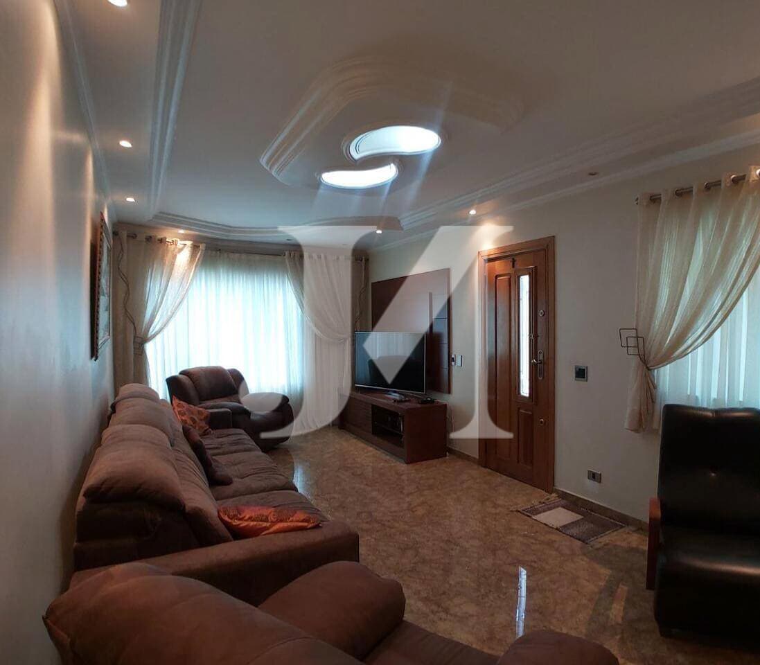 Casa Sobrado de 420m², 4 Dormitórios com 4 Suítes e 6 Vagas de Garagem 🏢