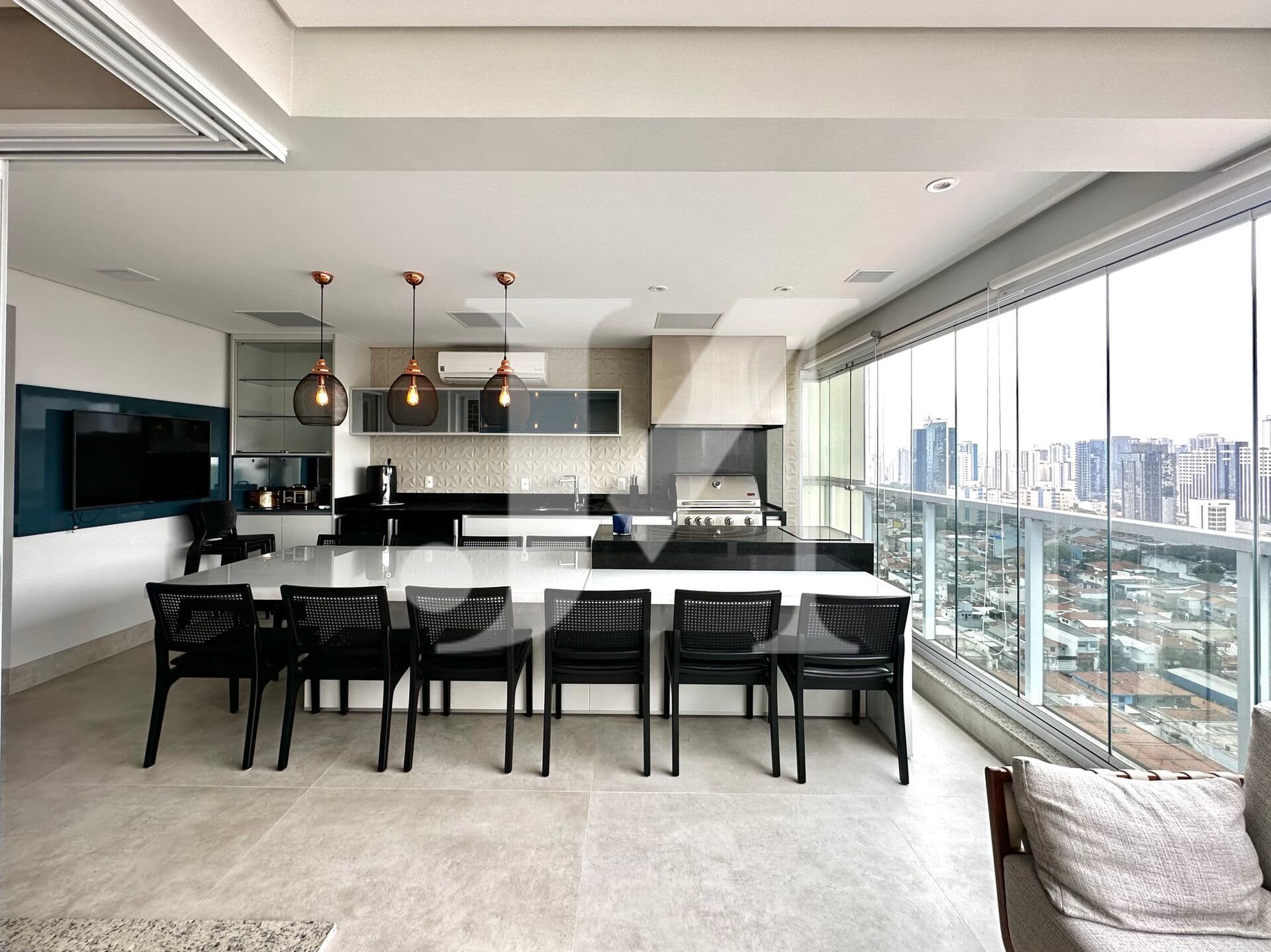 Apartamento de Alto Padrão de 165m², 3 Suítes, Closet , 4 Vagas e depósito no Condomínio Málaga.