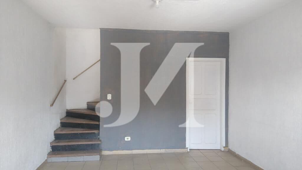 Casa sobrado de 160m², Sobrado com 5 salas, copa, 3 banheiros. Garagem para um carro que pode ser transformada em loja. no Tatuapé.