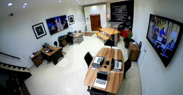 Prédio Comercial e Residencial de 668m², com 3 Suítes 🏢