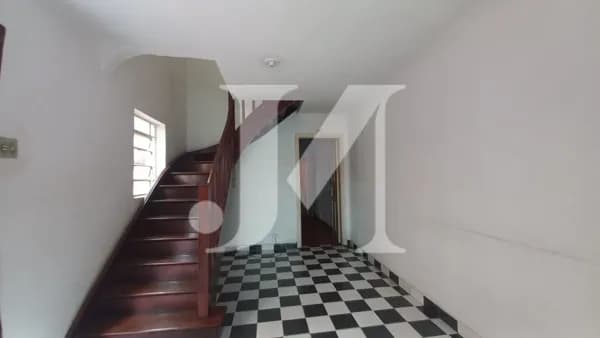 Casa sobrado de 115m², 2 dormitórios, 1 WC, salas, Fundo: com 01 dormitório e cozinha - Vila Regente Feijó. 🏢