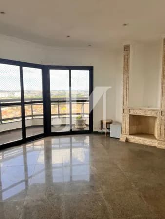 Apartamento Cobertura de 270m², 3 Dormitórios e 1 suíte e 4 Vagas no Condomínio Edifício Villa D'Este 🏢