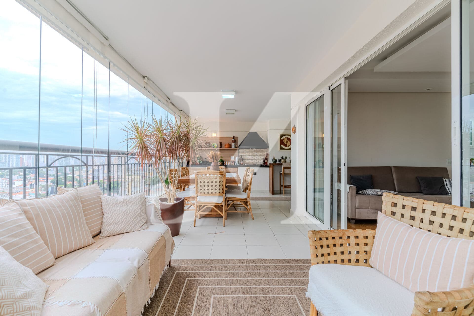 Apartamento de 204m², 4 Dormitórios com 3 Suítes e 3 Vagas no Condomínio Edifício Choice Club Residence 🏢