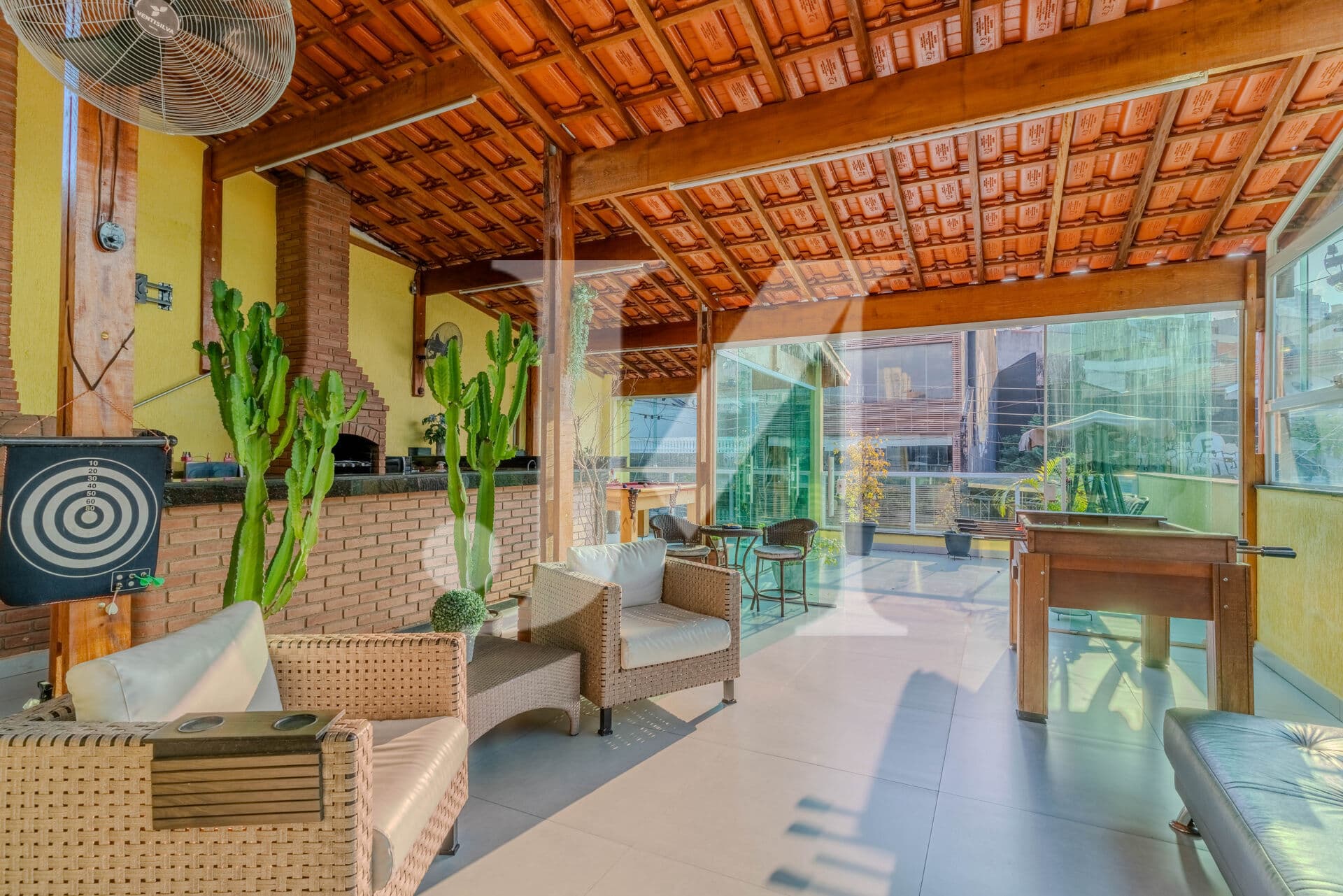Sobrado de 300m², 3 Suítes e 2 Vagas na Vila Antonina.