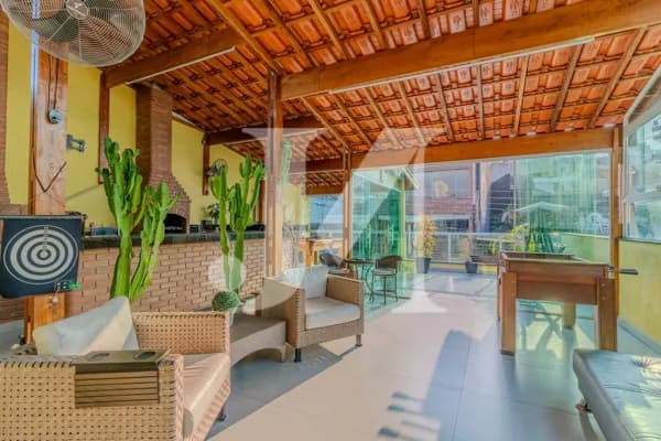 Sobrado de 300m², 3 Suítes e 2 Vagas na Vila Antonina.