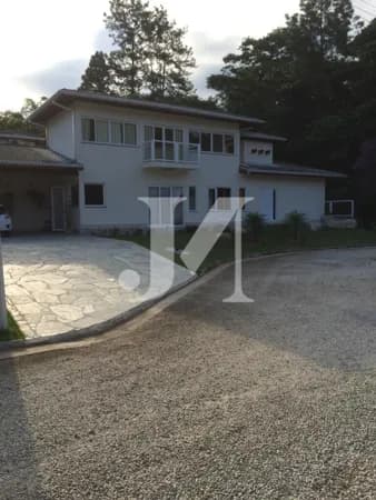 Casa de alto padrão de 340m² localizada no Condomínio Park Hills, 04 Suítes e 6 vagas - no bairro Horto Florestal.🏢
