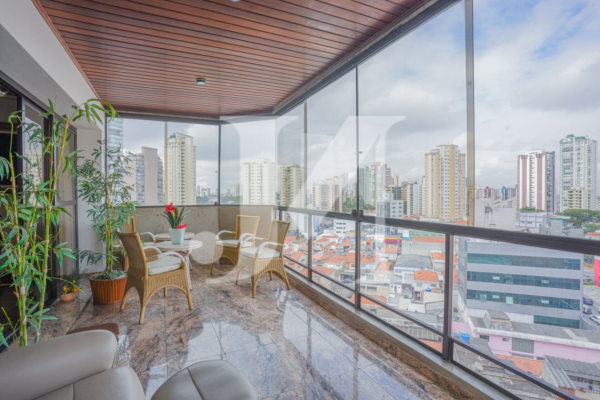 Apartamento Alto Padrão de 202m² com 3 suítes e 3 vagas de garagem no Condomínio Edifício Piazza D'Oro 🏢