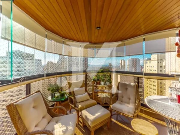 Apartamento de Alto Padrão com 246m², 3 Dormitórios com 3 Suítes, escritório, Sala de lareira e 4 Vagas no Condomínio Alméria - Tatuapé. 🏢