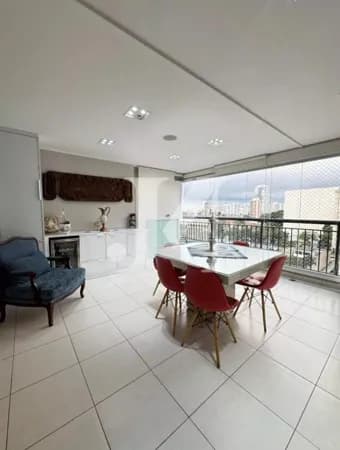Apartamento Alto Padrão de 124m², 2 Dormitórios sendo 1 Suíte, Escritório, Closet e 2 Vagas no Condomínio Giardino de San Felipe. 🏢