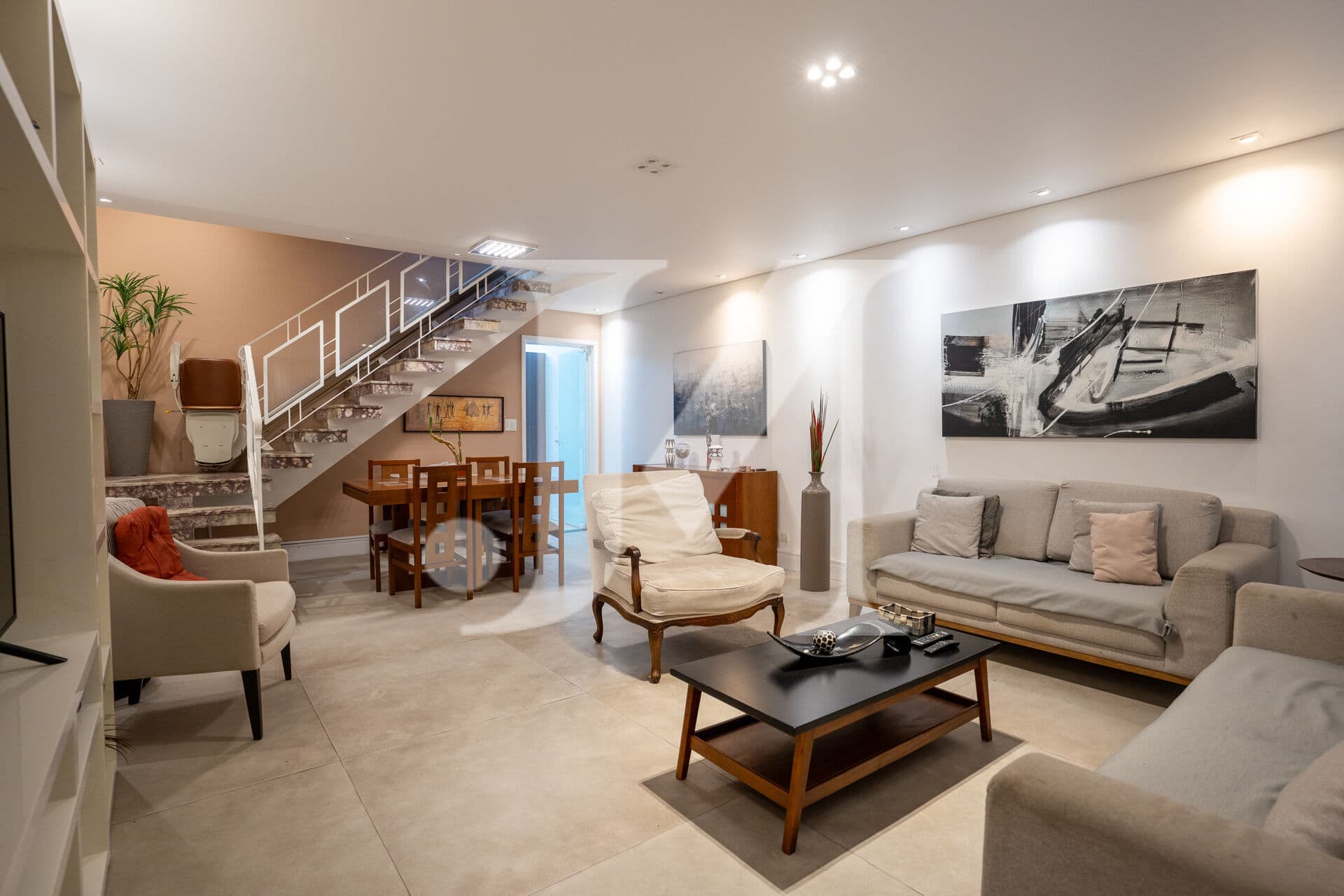 Casa sobrado com 193m², 4 Dormítórios, 01 Suíte e 2 Vagas no Jardim Anália Franco, para uso comercial 🏢.