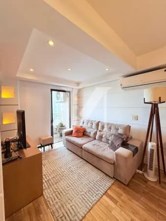 Apartamento Padrão de 74m², 2 Suítes, sendo uma Master com Closet e 2 Vagas no Condomínio Piazza Di Venezia.