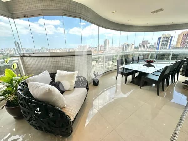 Apartamento Alto Padrão de 202m², 3 Dormitórios sendo 1 Suíte Master e 4 Vagas no Condomínio Residencial Montalcini.
