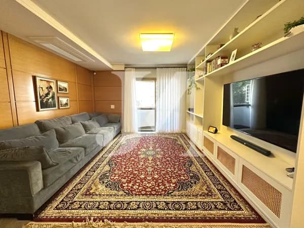 Apartamento Padrão de 165m², 4 Dormitórios e 2 Suítes, lavabo e 2 Vagas - Reformado recentemente no Condomínio Edifício Gramado - Tatuapé. 🏢