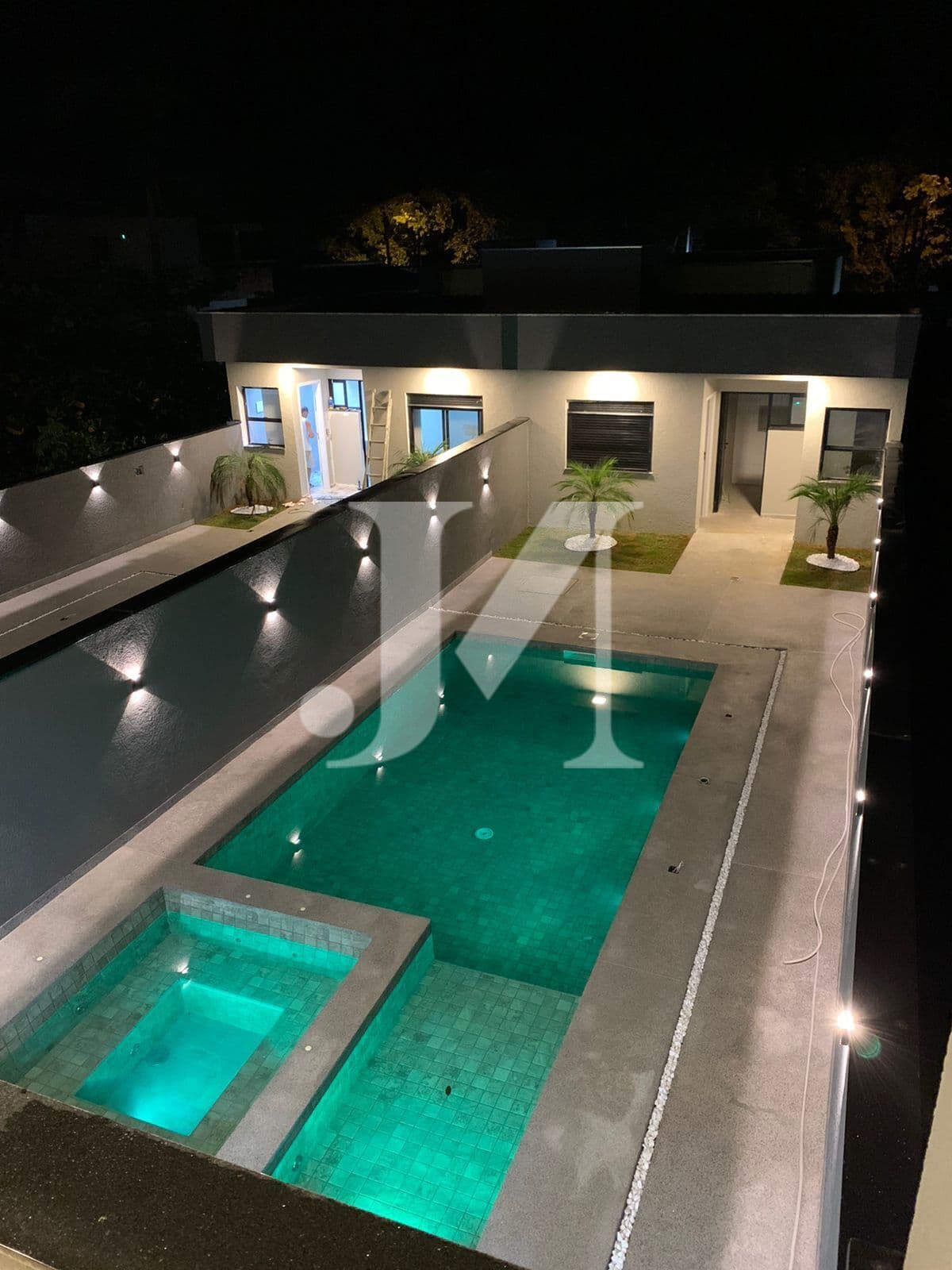Casa de 210m², 4 Suítes e 4 Vagas no Condomínio Morada da Praia