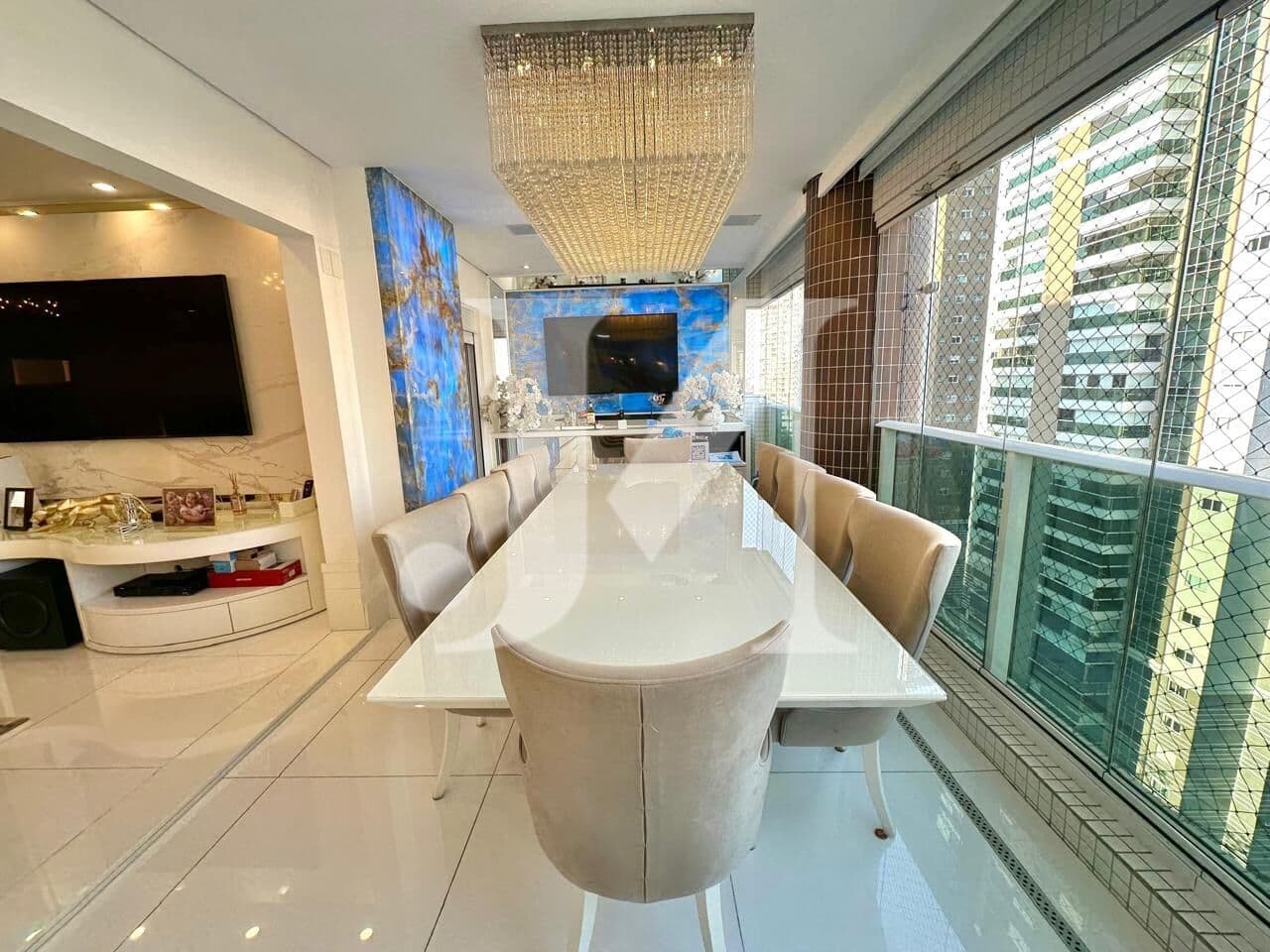 Apartamento Alto Padrão de 185m², Porteira fechada 3 Suítes, Closet e 4 Vagas, no Condomínio Edifício Porto Real. 🏢