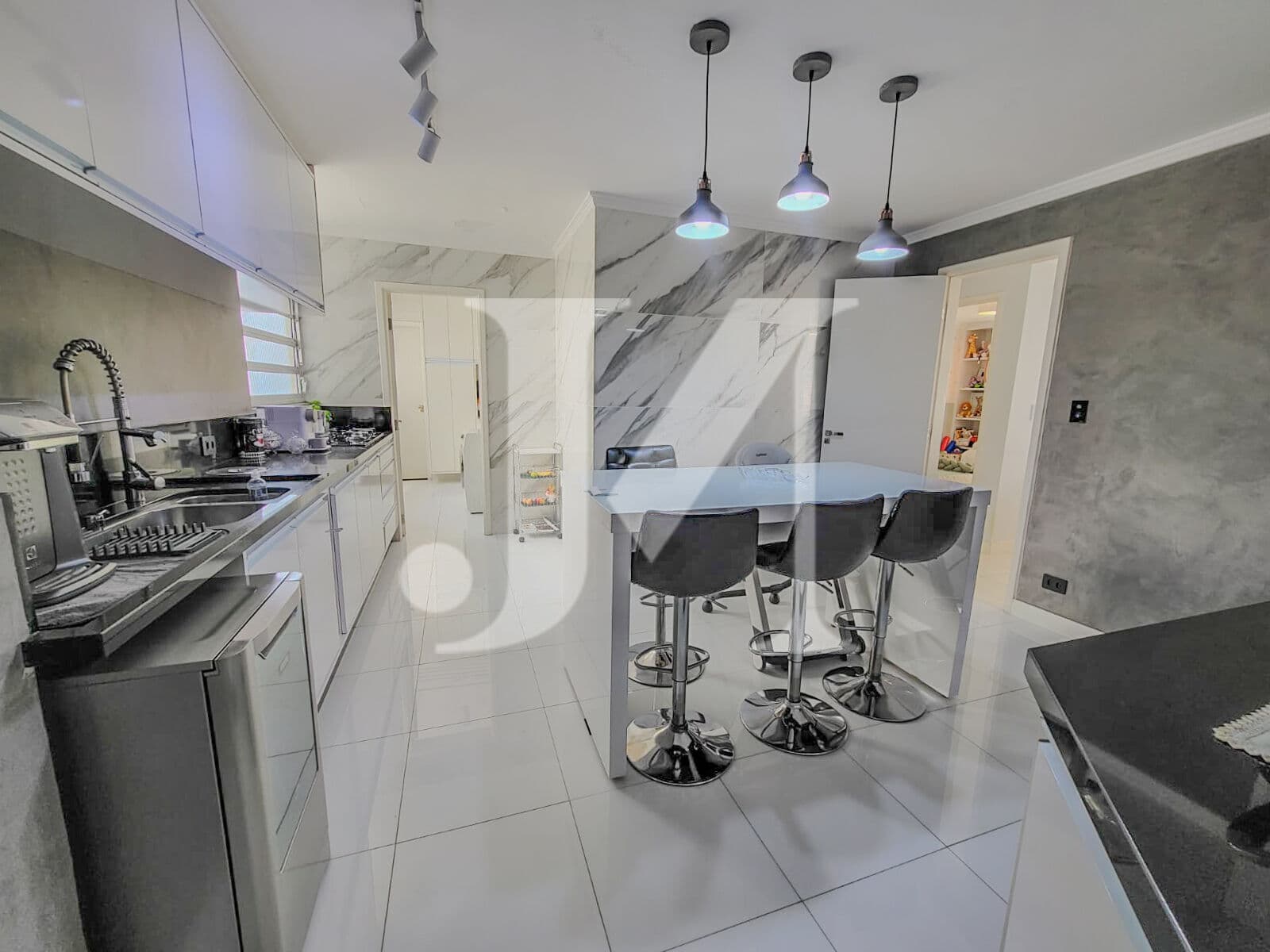 Apartamento de 110m², 2 Dormitórios sendo 1 Suíte e 1 Vaga no Edifício Igaratim.