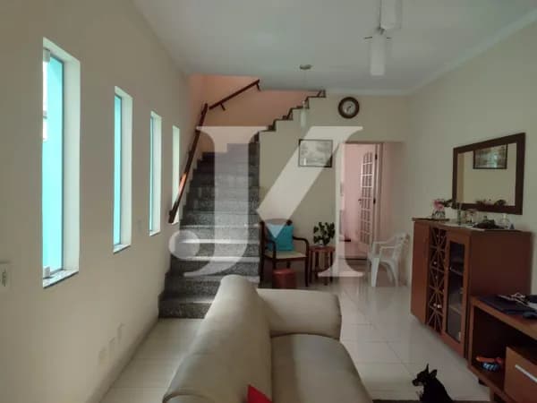 Casa sobrado de 152m², 4 Dormitórios sendo 2 Suíte e 04 vagas de garagem e área de serviços e lazer com churrasqueira - Vila Formosa. 🏢