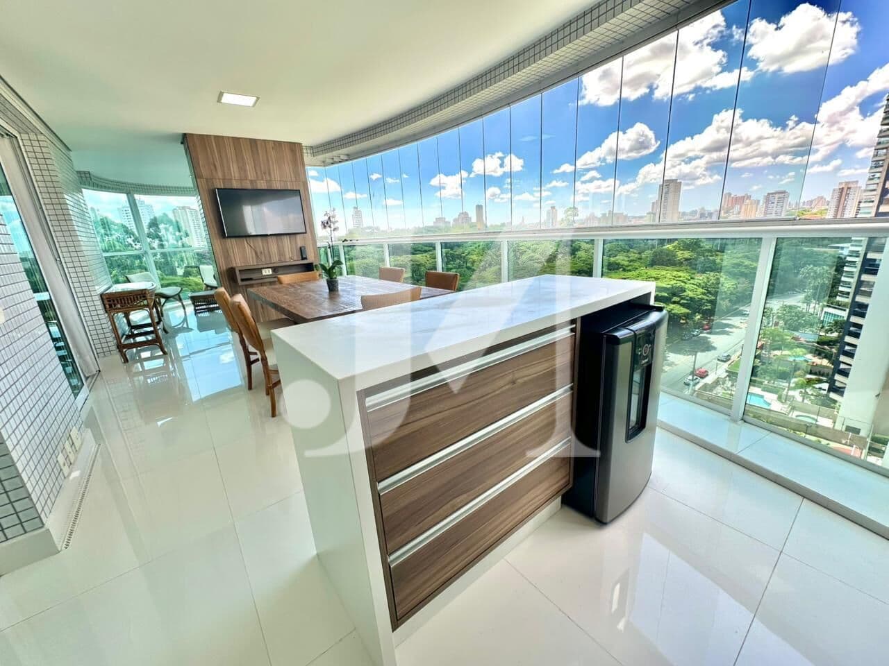Apartamento Alto Padrão de 278m², 4 Dormitórios com 4 Suítes e 6 Vagas no Condomínio Tiffany - Anália Franco.