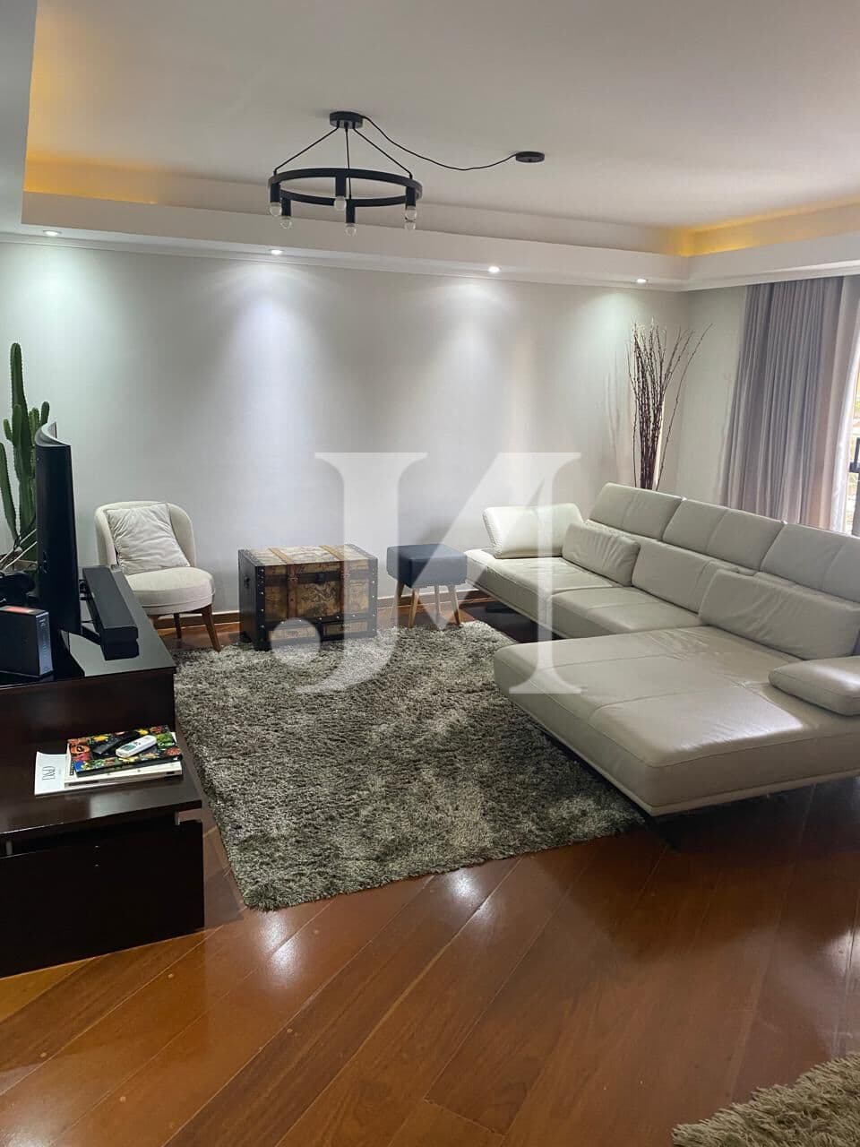 Apartamento Alto Padrão de 269m², 2 Suítes e 2 Closets, Escritório e 3 Vagas no Condomínio Castel de Veneza