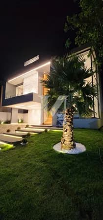 Casa em Condomínio de 453m², 3 Suítes e 4 Vagas no Condomínio Alphaville. 🏢