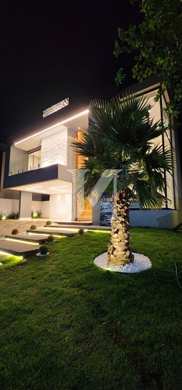 Casa em Condomínio de 453m², 3 Suítes e 4 Vagas no Condomínio Alphaville. 🏢