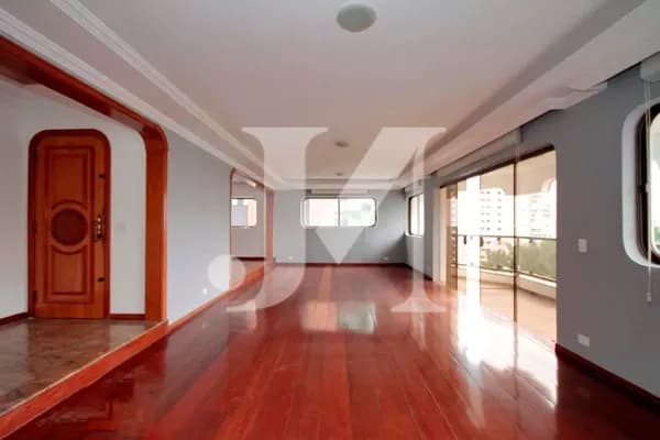 Apartamento Alto 300m², 4 dormitórios, sendo 3 suítes, 1 dependência para empregada e 3 Vagas de garagem no Condomínio Edifício Alvorada 🏢