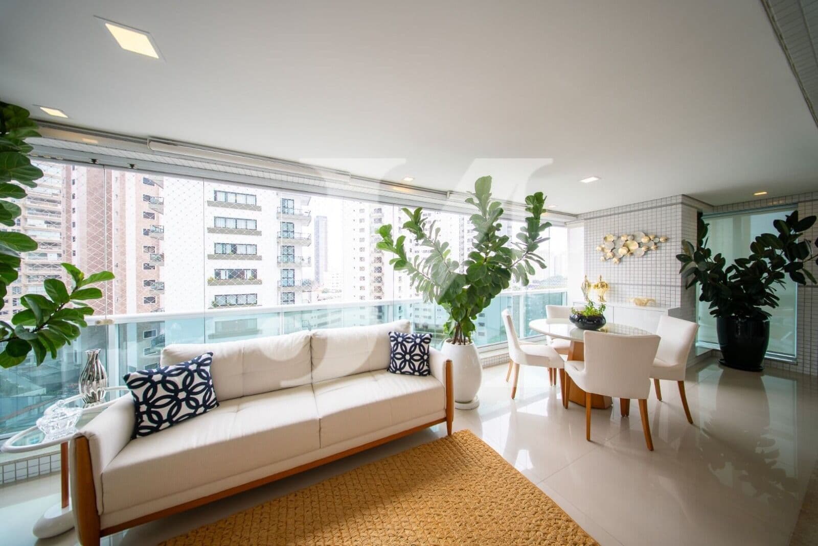 Apartamento Alto Padrão de 244m², 3 Dormitórios, todos Suítes e 5 Vagas no Condomínio Edifício Unique - Jardim Anália Franco🏢