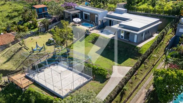 Chácara de 1000m², Construção 125m² - Com 03 Dormitórios sendo 01 Suíte e 06 Vagas de garagem - Paraiso de Igaratá 🏢