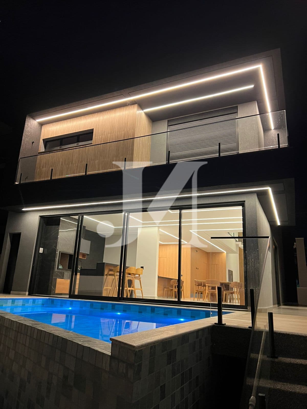 Casa em condomínio fechado de 350m², com 3 Suítes(Sendo 1 suíte com Closet e sacada) e 2 Vagas no Condomínio Aruã Brisas.