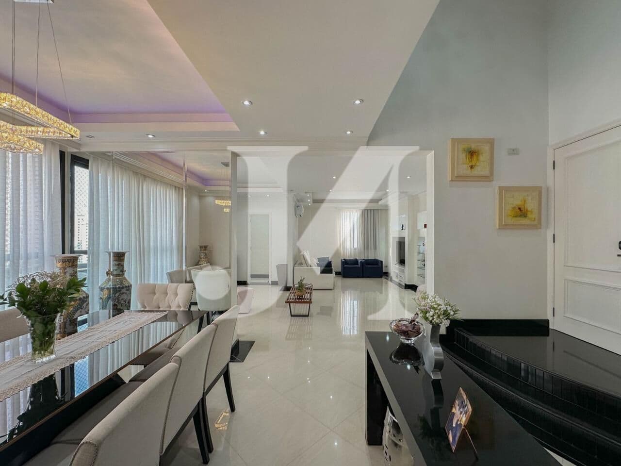 Apartamento Duplex de 200m², 3 Dormitórios, sendo 3 Suítes e 4 Vagas no Condomínio Casa Alta - Tatuapé 🏢