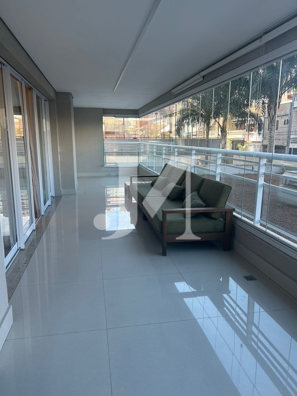 Apartamento Alto Padrão de 240m², 3 Suítes e 4 Vagas no Condomínio Rossi Itapeti 🏢
