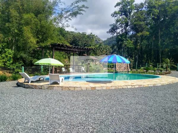 Sítio com 27.649 m², escriturado, com ampla area de eventos e ótima estrutura, analisa troca